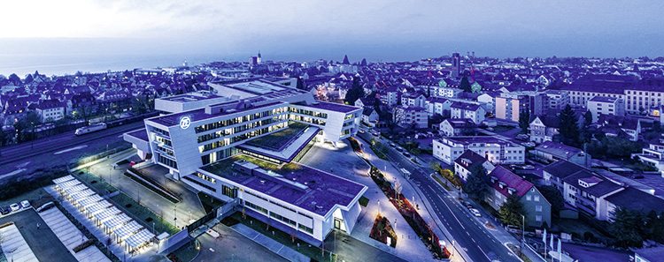 ZF-Forum Friedrichshafen bei Dämmerung